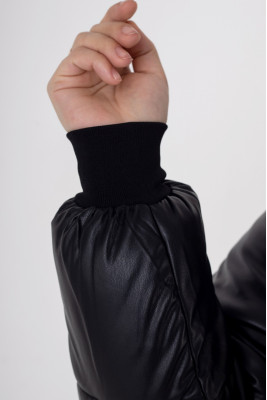 Куртка жіноча